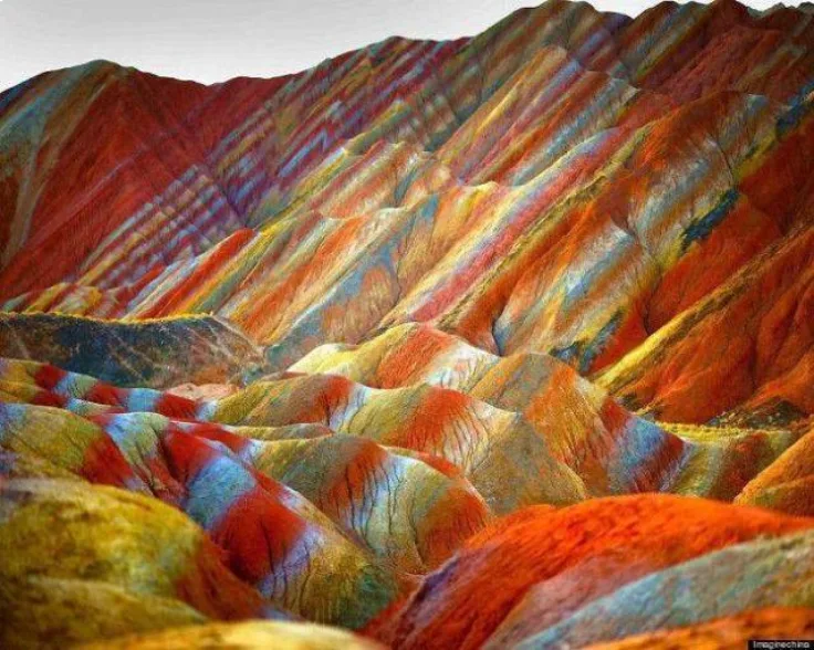 کوه های رنگین کمانی ژانگ